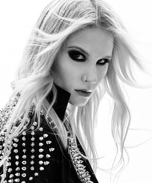 Britney Manson - FASHION lyrics