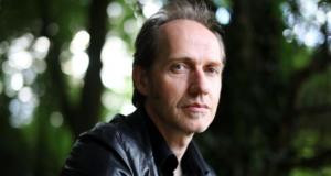 Iarla Ó Lionáird